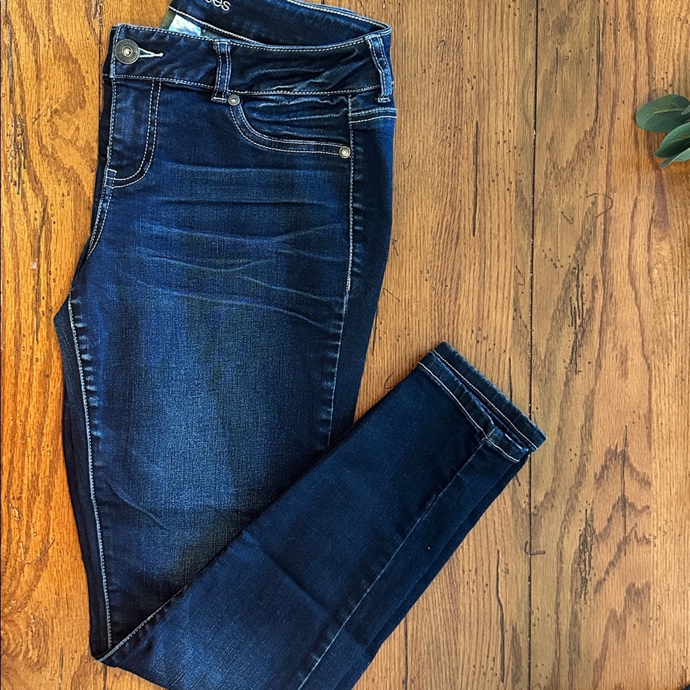 Maurice’s  denim jegging 
Size medium regular length